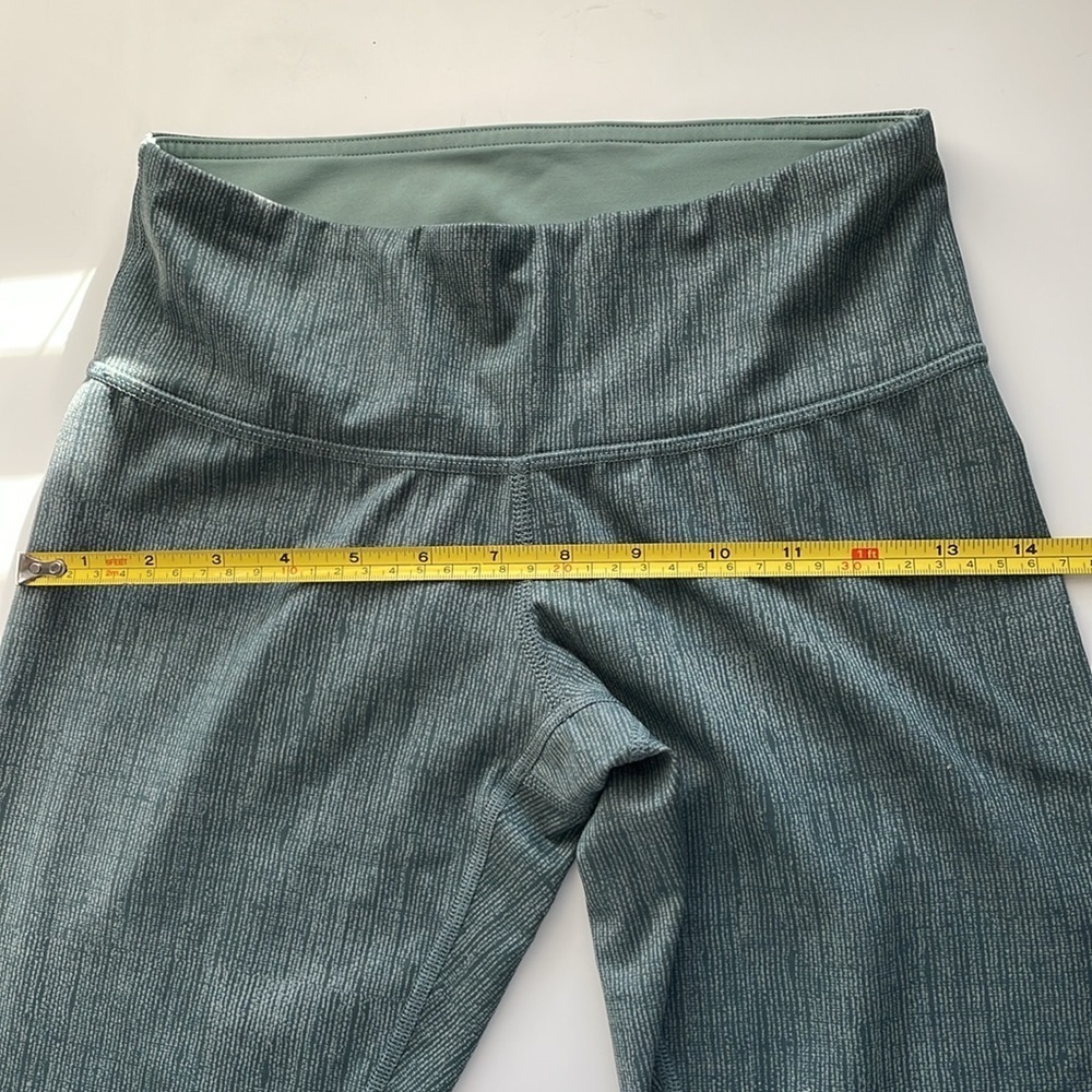 Lululemon leggings- Full length Size 4 - Picture 4 of 9